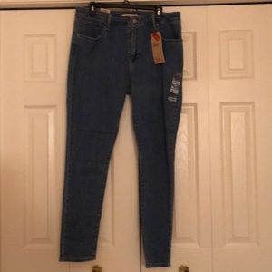 Levi’s 721 high rise skinny jeans
